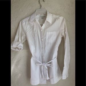 White button down fitted shirt